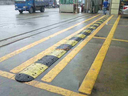 選擇恒則遠(yuǎn)交通設(shè)施，享受優(yōu)質(zhì)優(yōu)惠的陜西減速帶